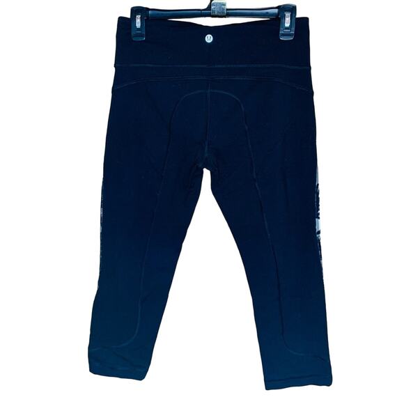 Lululemon Black and White Lace Print Cropped Leggings - Picture 2 of 3